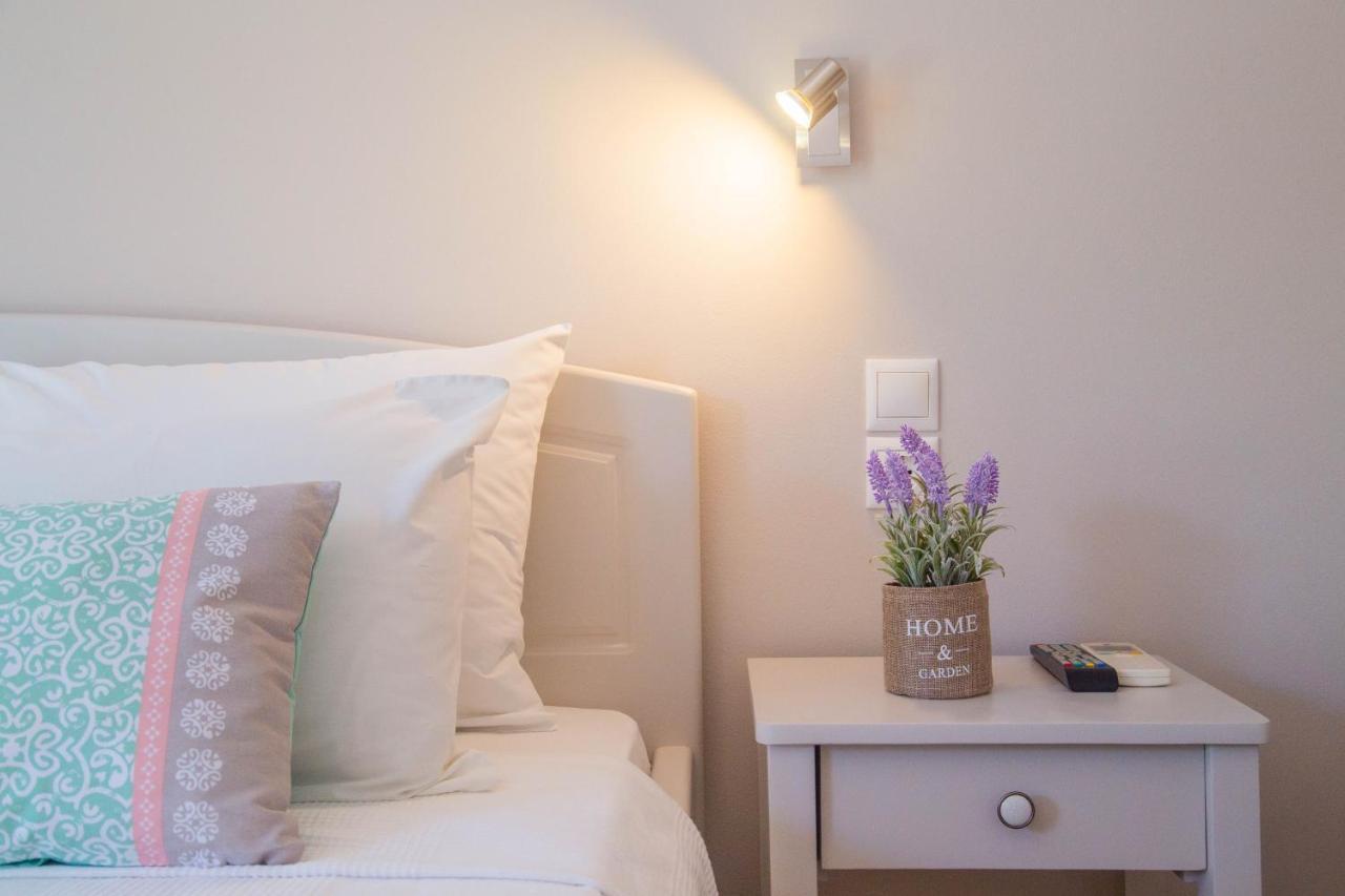 Theodora Rooms Poros Town Eksteriør billede